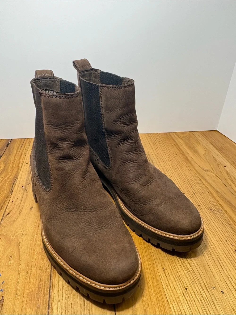 Timberland || Courmayeur Valley Chelsea Boot lug sole, side goring, women, Sz 10